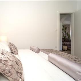 6 Bedroom Beachfront Villa with Heated Pool near Vela Luka on Korcula Island, Sleep 12